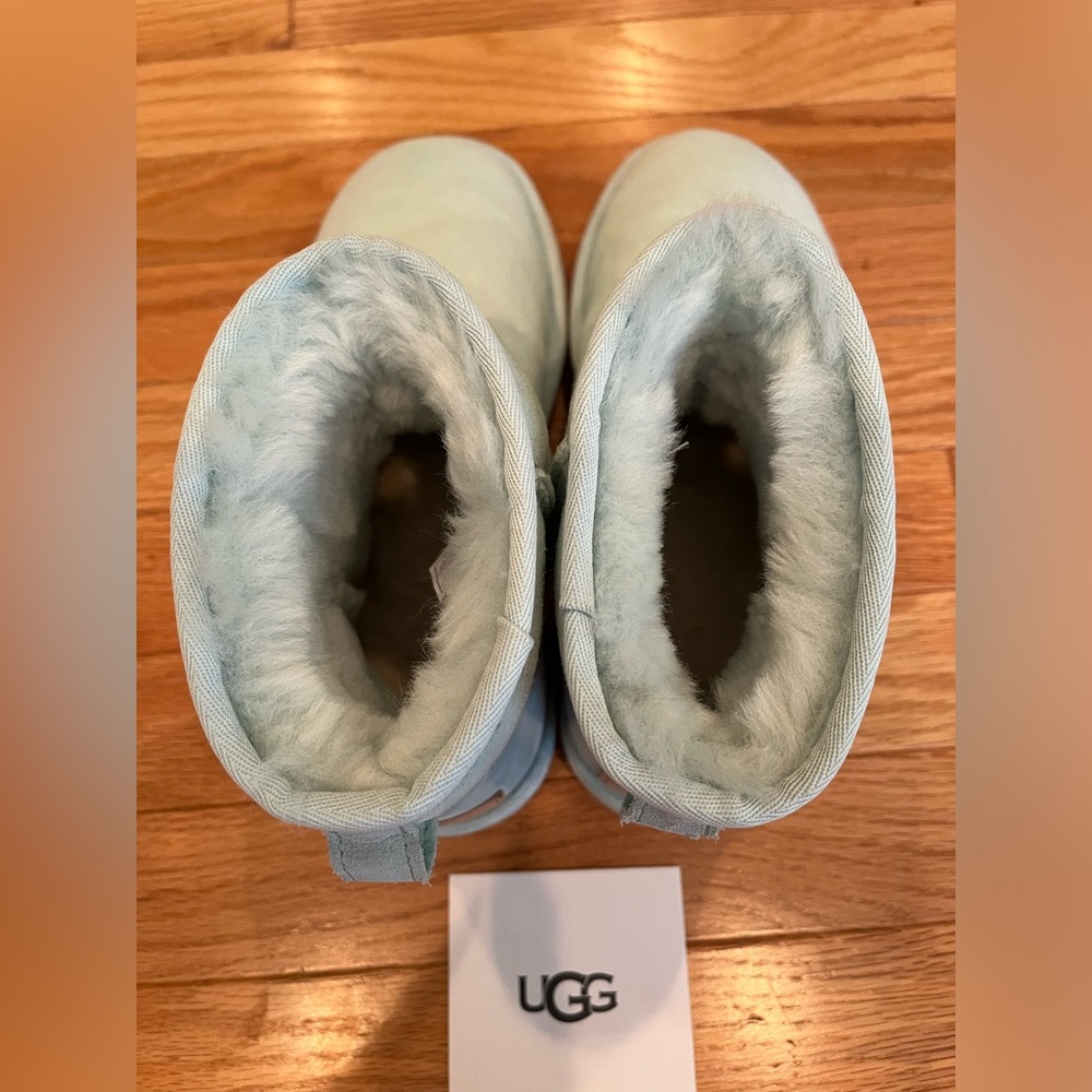 UGG Classic Mini ll Aqua, Size 7 EXCELLENT CONDITION - Picture 4 of 6